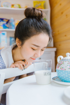 年轻女教师在线观看